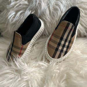 Children Burberry Shoes Size 25(9)